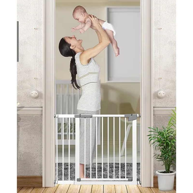 StarAndDaisy Baby Safety Gate with Auto Close Hold Open Features – White