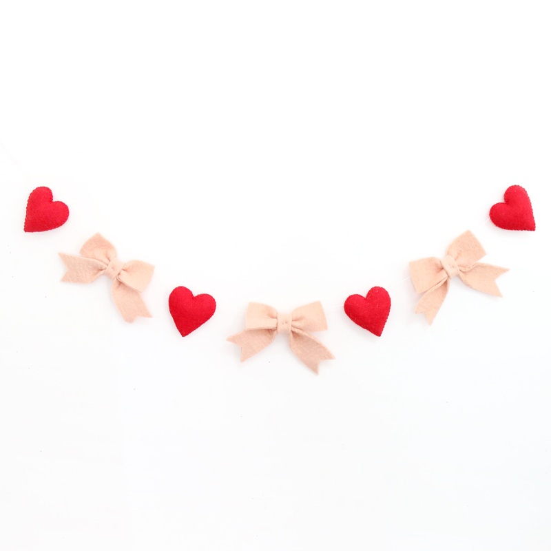 Heart And Bow Garland