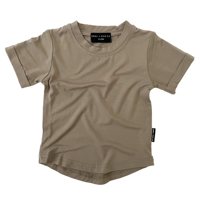 Bamboo Basic Tee – Dune 3-6M