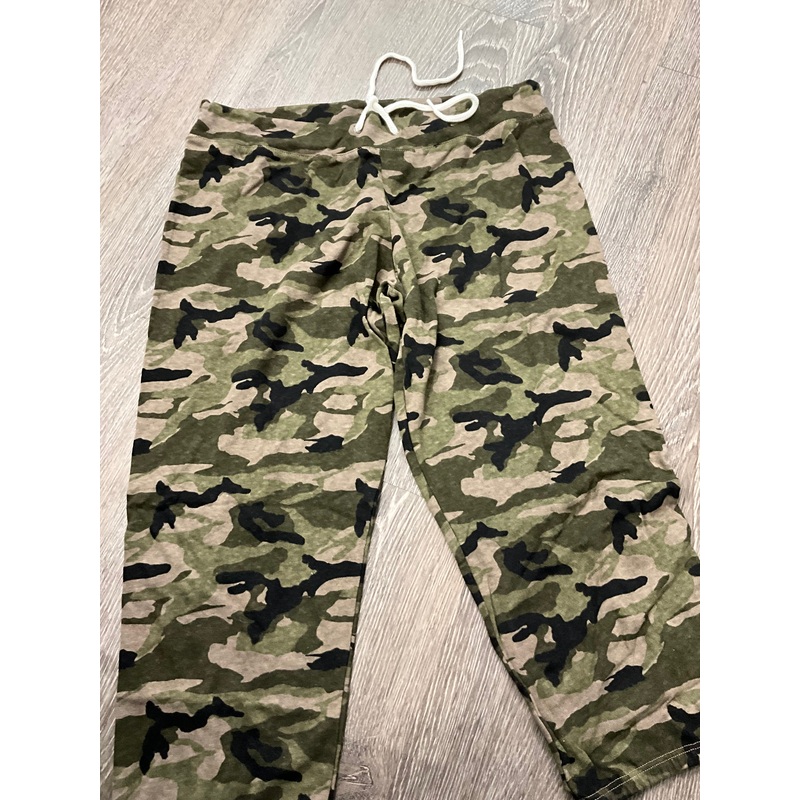 Monrow Camo Capris Sweatpants Large