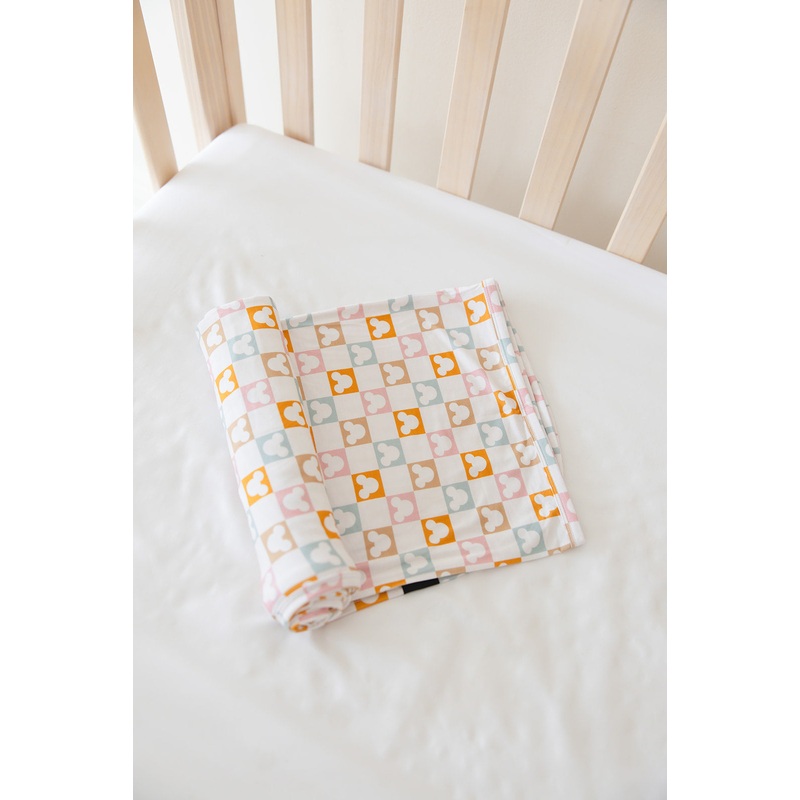 Checkerboard Charm – Lightweight Blanket