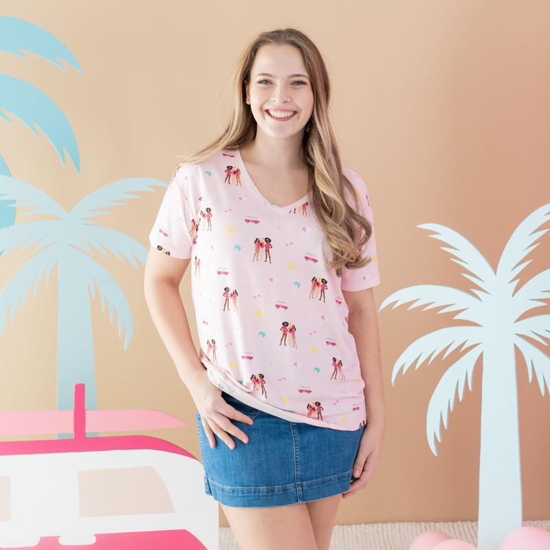 Womens Relaxed Fit V-Neck in Barbie Beach