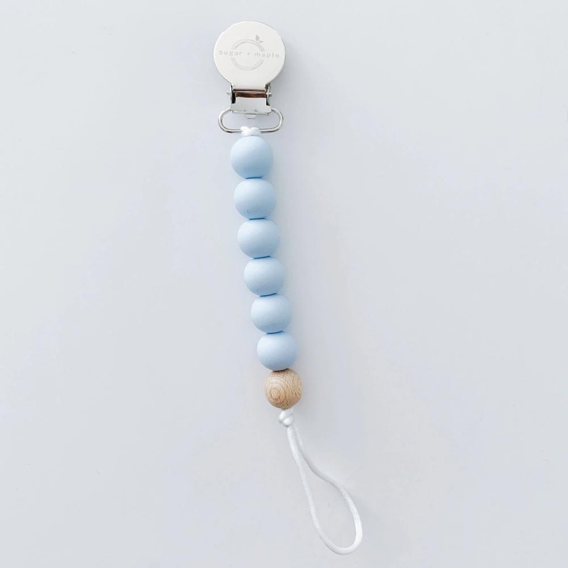 Sugar + Maple Pacifier + Teether Clip – Silicone with 1 Beechwood Bead – Blue