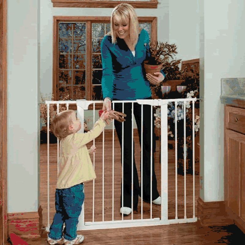 Kidco Tall & Wide Auto Close Gateway – White