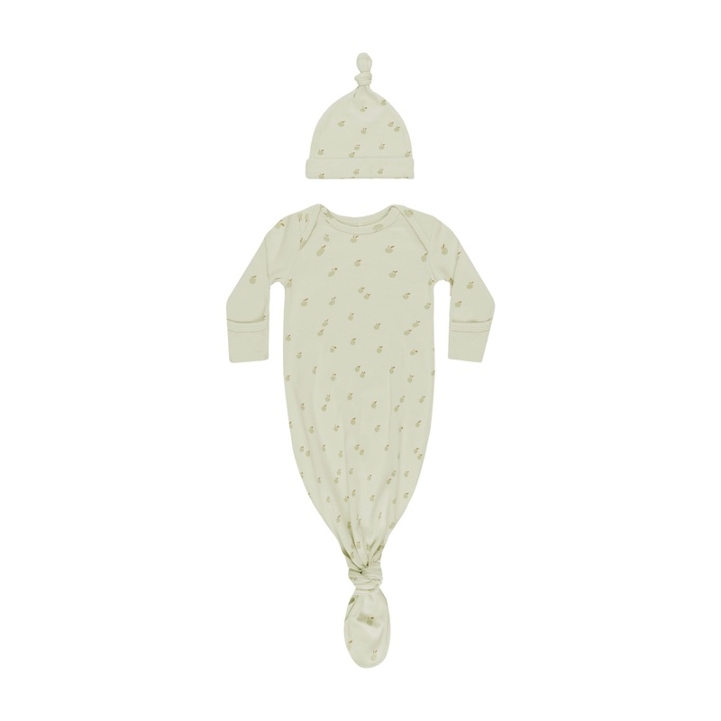 Quincy Mae Knotted Baby Gown + Hat Set – Apples
